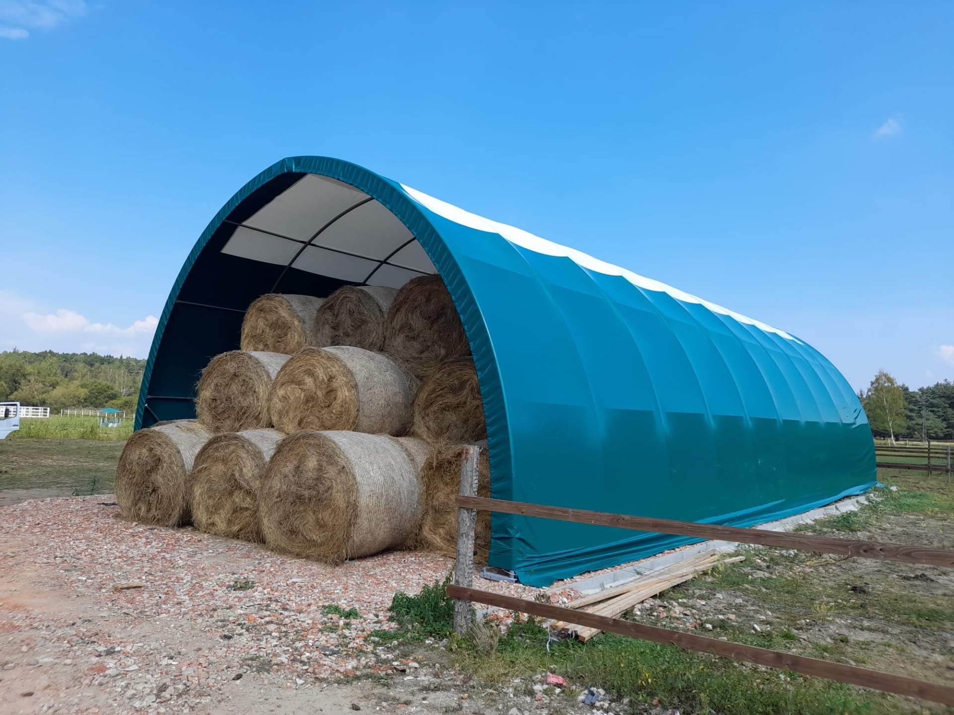 Oblouková hala šířky 9,45 m - bez čelních stěn