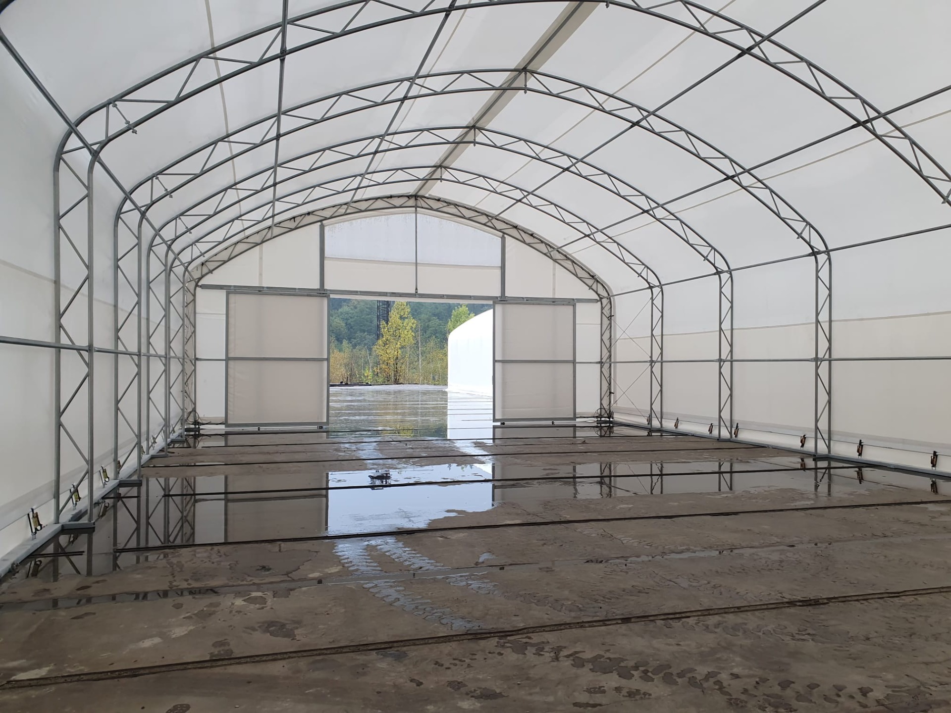 Oblouková hala šířky 12 m