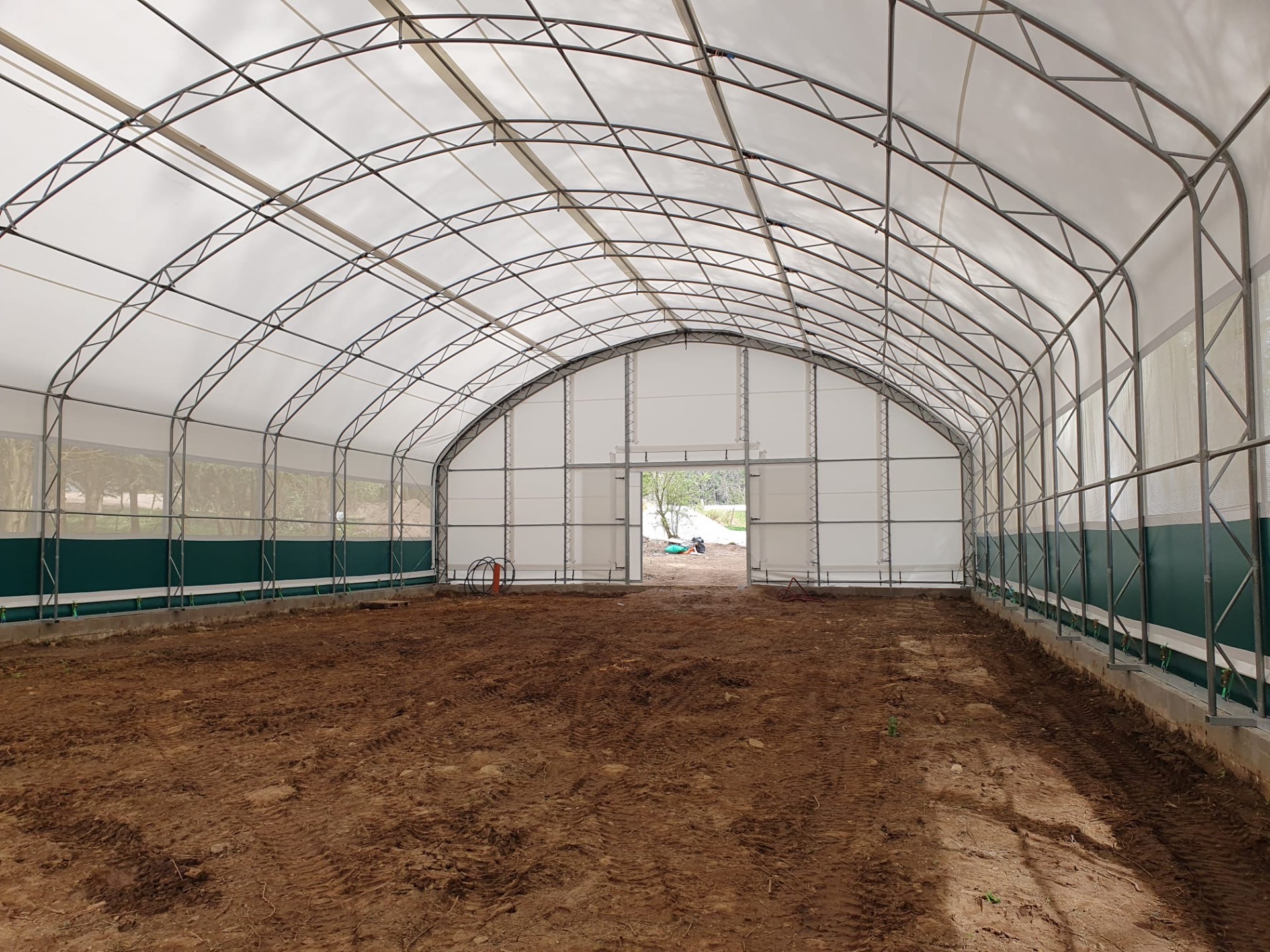 Oblouková hala šířky 15 m