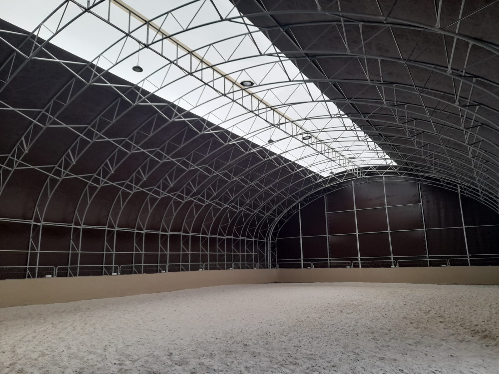 Oblouková hala šířky 20 m