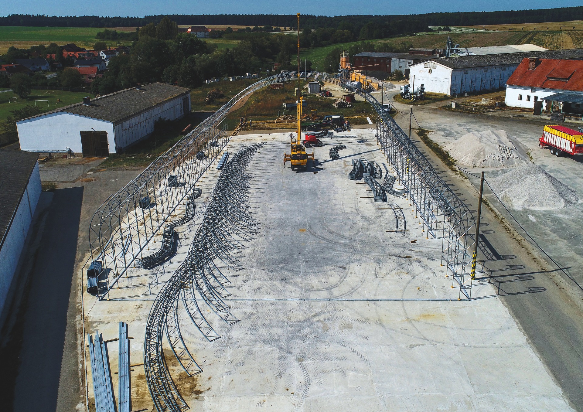 Oblouková hala šířky 30 m