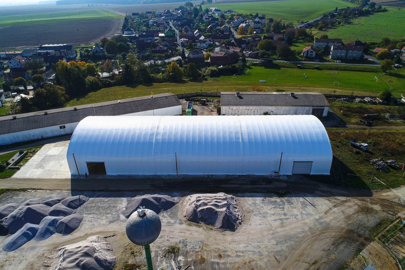 Oblouková hala šířky 30 m