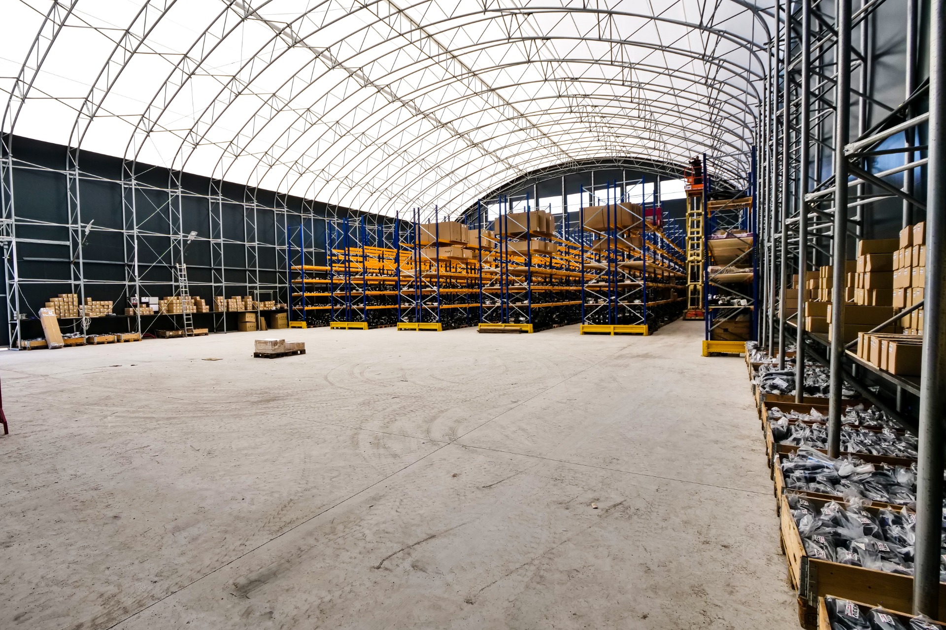 Plachtová hala šířky 30 m