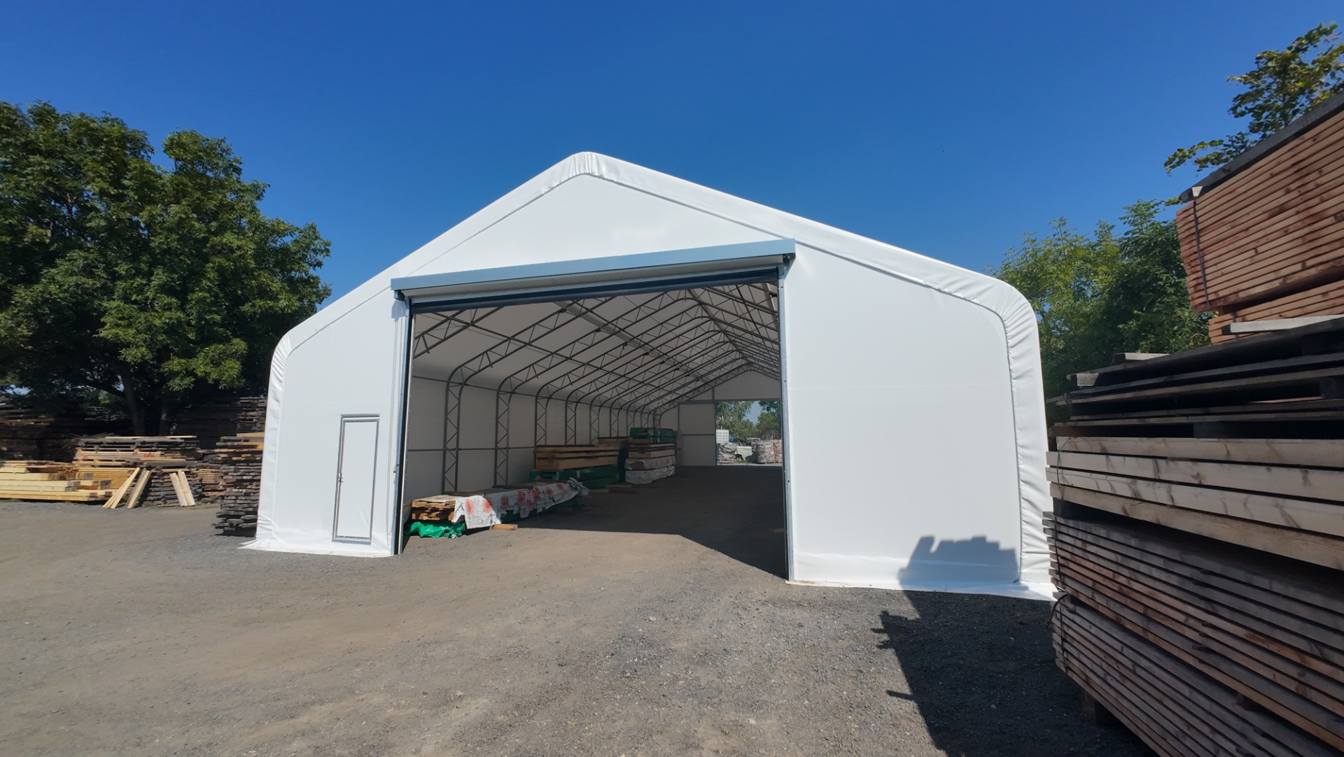 Plachtová hala šířky 15 m
