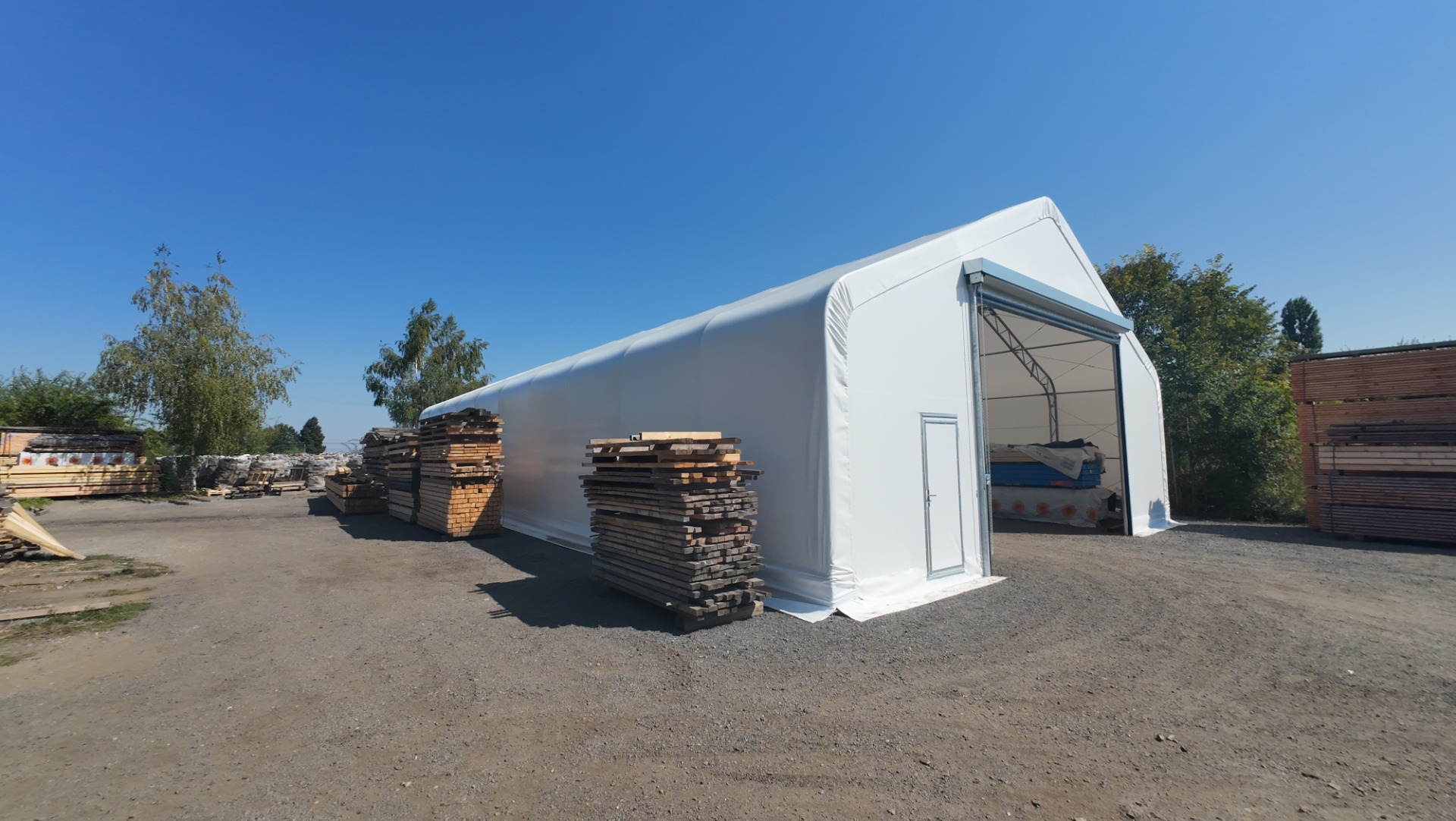 Plachtová hala šířky 15 m