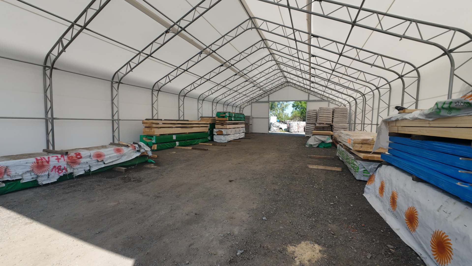 Plachtová hala šířky 15 m