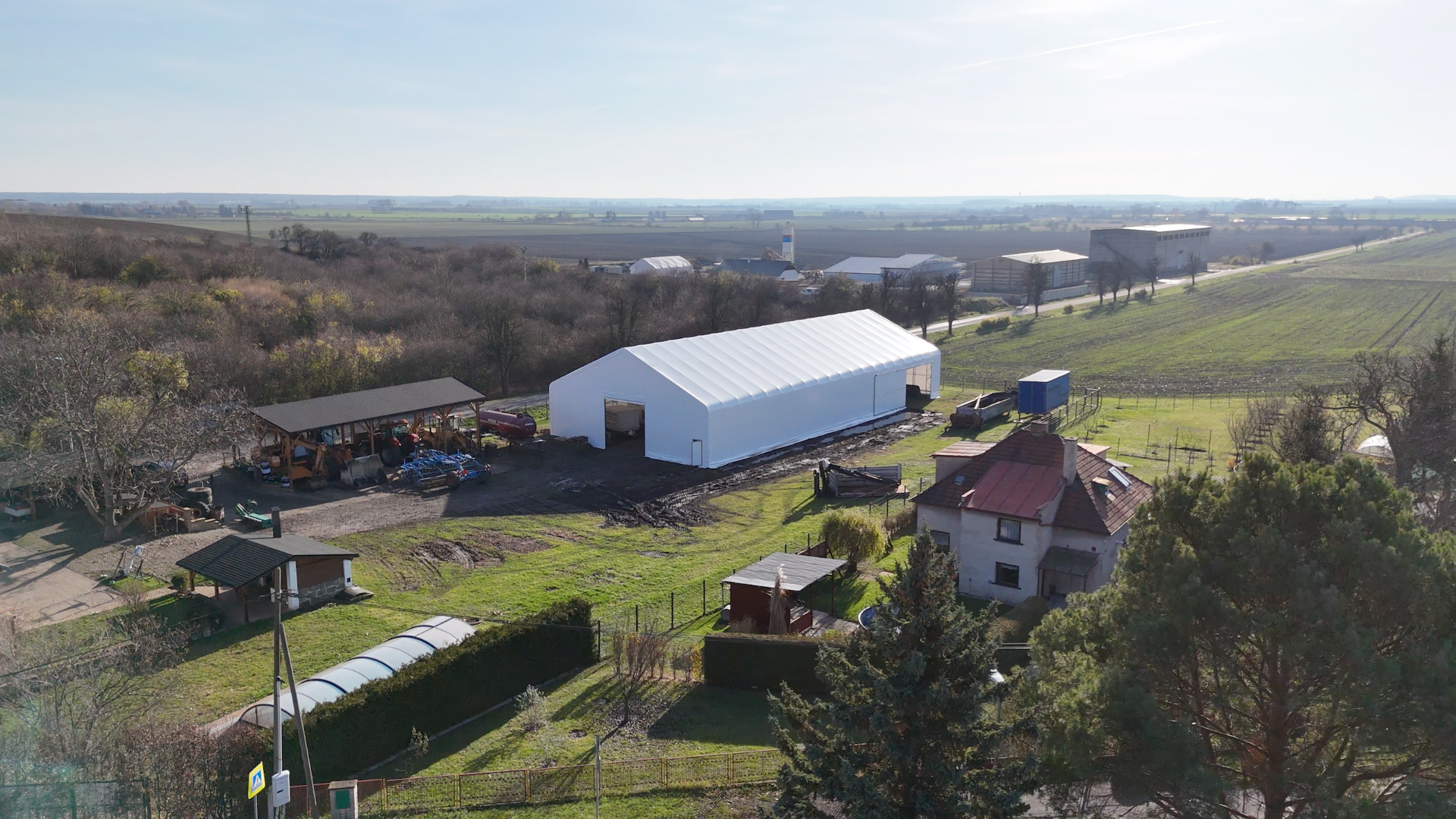 Plachtová hala šířky 20 m